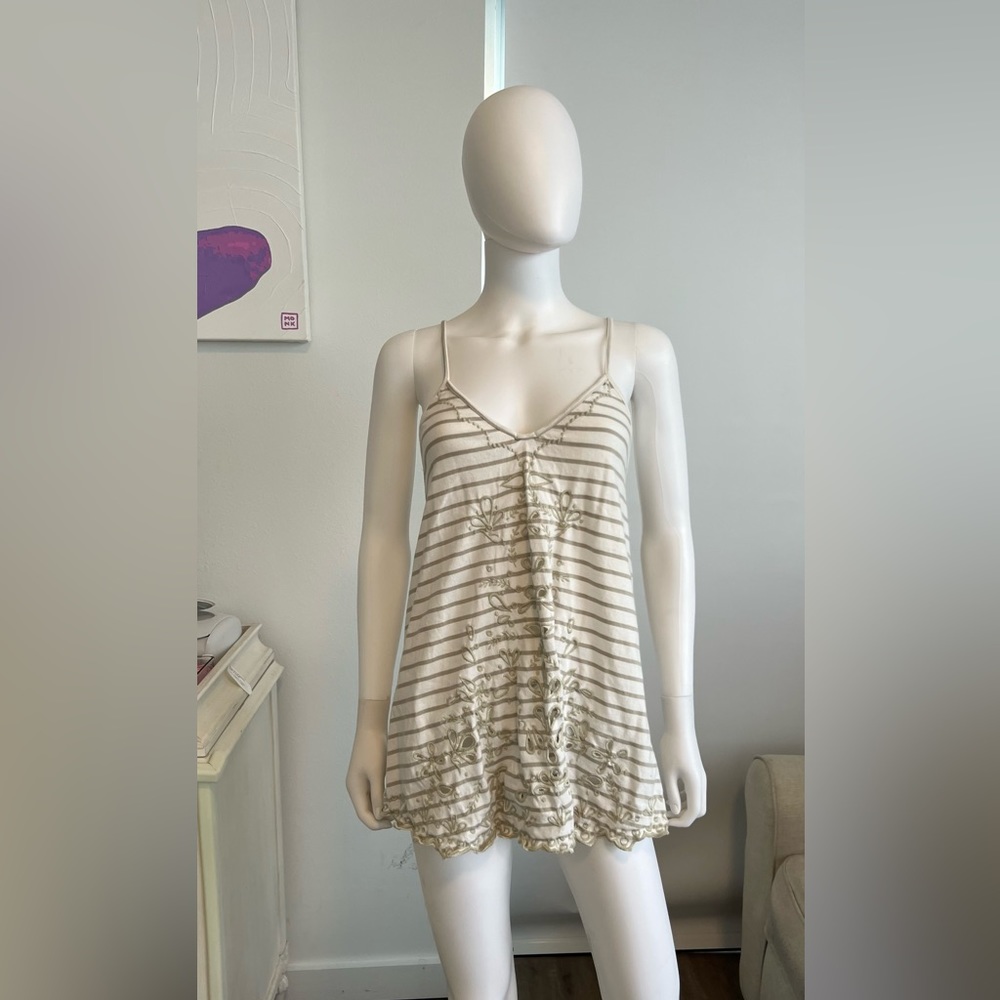 Free People spaghetti strap tunic with tie back closure. White and gray. Size XS
